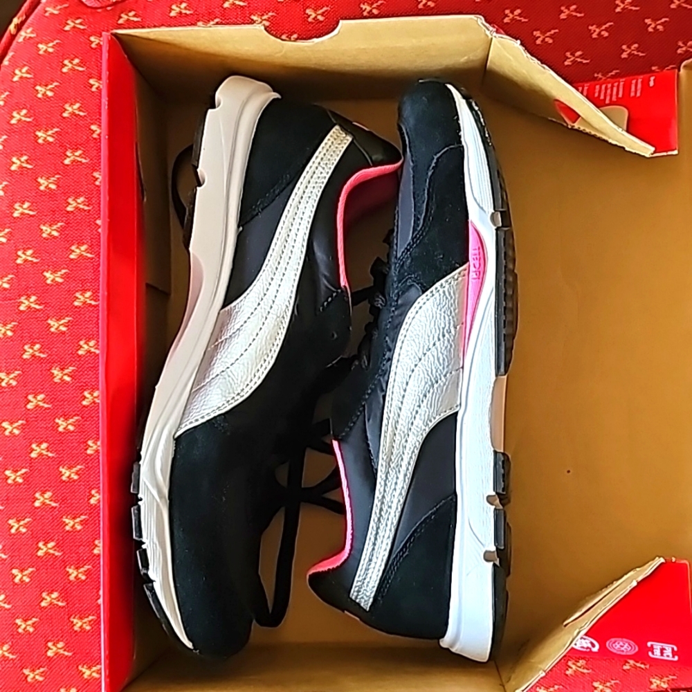 Puma Vesta Runner Women's US size 9